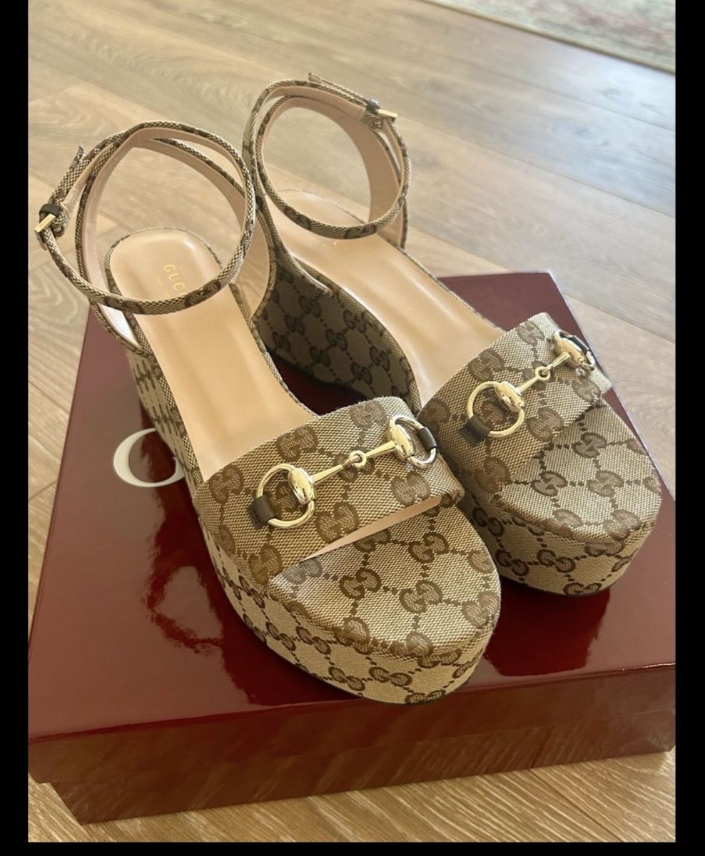 Gucci Chaussures femmes: Gucci canvas Sandale Gr.38 – Neuf avec emballage d'origine à Pfäffikon SZ par EMMA0111