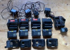 Lot Feuerwehr Pager mit Ladegeräten und Taschen