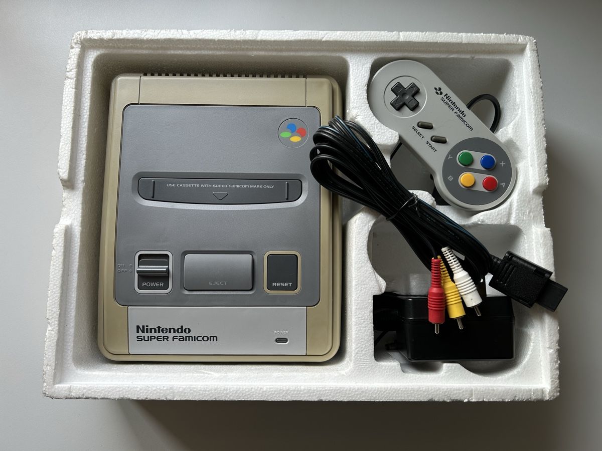 Nintendo Console: AKTIONSPREIS! Nintendo Super Famicom Konsole Set mit Spielen – Usato da Belp venduto da retrovideogamers 1
