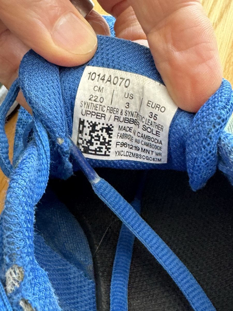 Asics Chaussures garçon: Asics Laufschuhe Gr. 35 – D'occasion à Ostermundigen par Clood 3