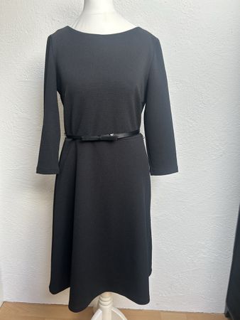 Elegantes, schwarzes Kleid von Montego, Grösse 36