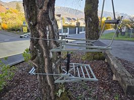 Dispositif de montée sur poteau ou tronc d'arbre-observatoir