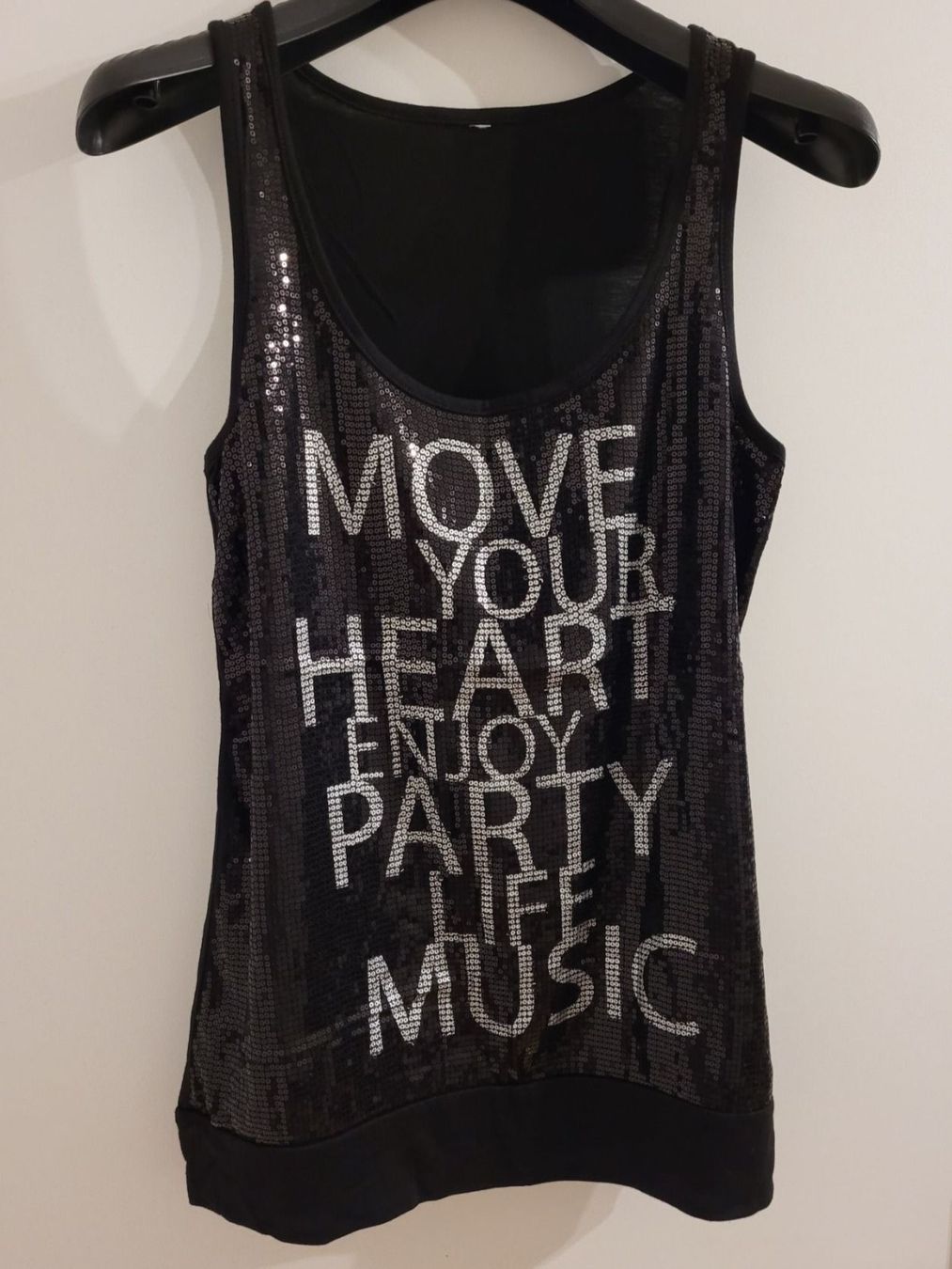 T-shirt: T-shirt – Nuovo (secondo la descrizione) da Biel/Bienne venduto da Leila32