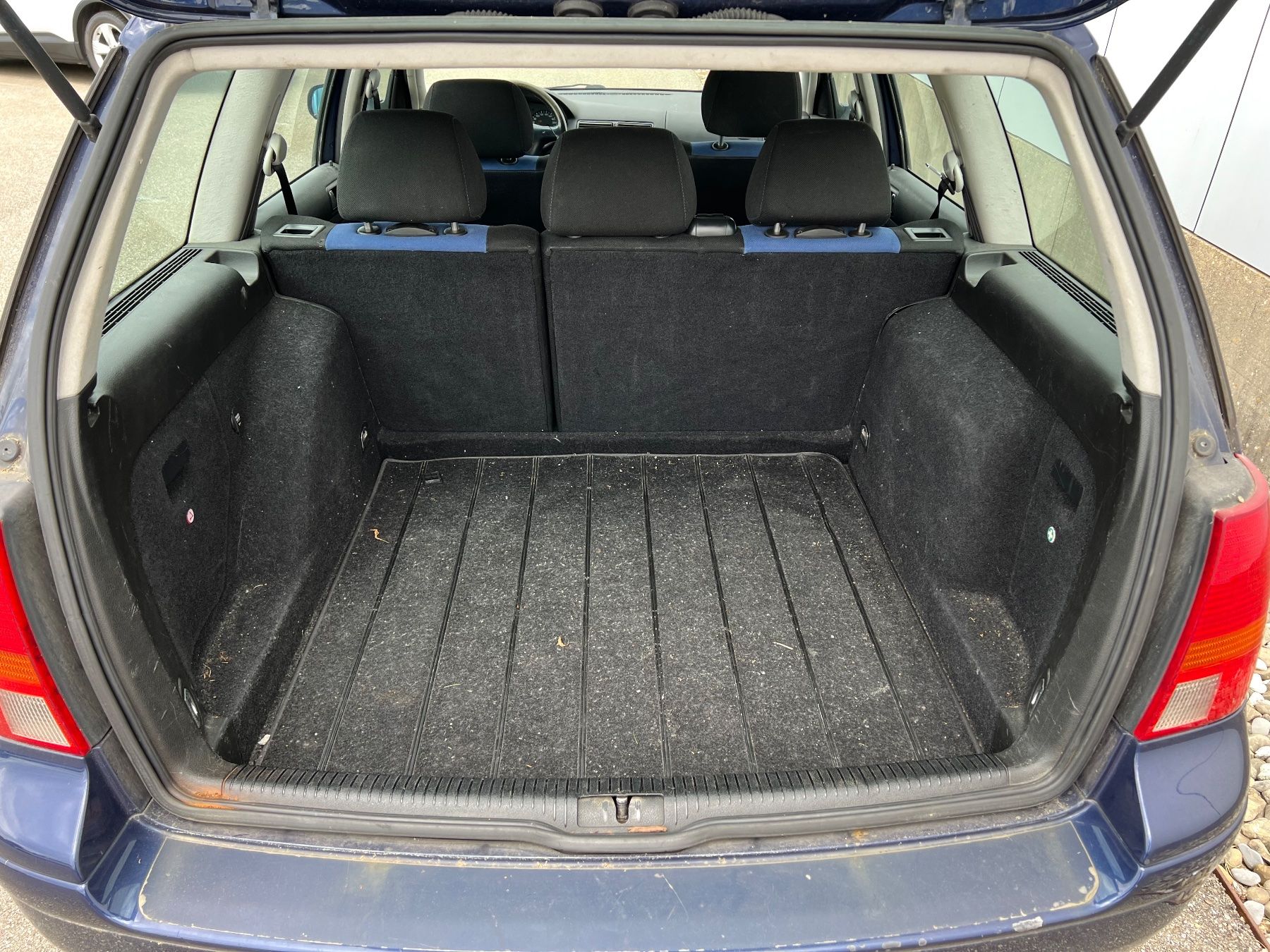 VW Automobili: VW Golf 4 1,6l 16V Kombi – Difettoso da Safenwil venduto da vw-teile 9