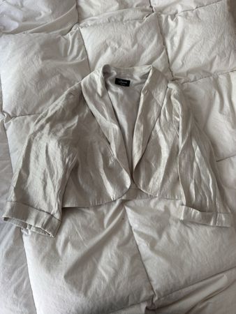 Veste courte d'été élégante, idéale pour la saison