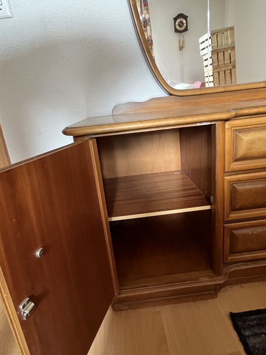 Commodes: Alte Kommode mit Spiegel Holz – D'occasion à Ufhusen par janiis.kn 3