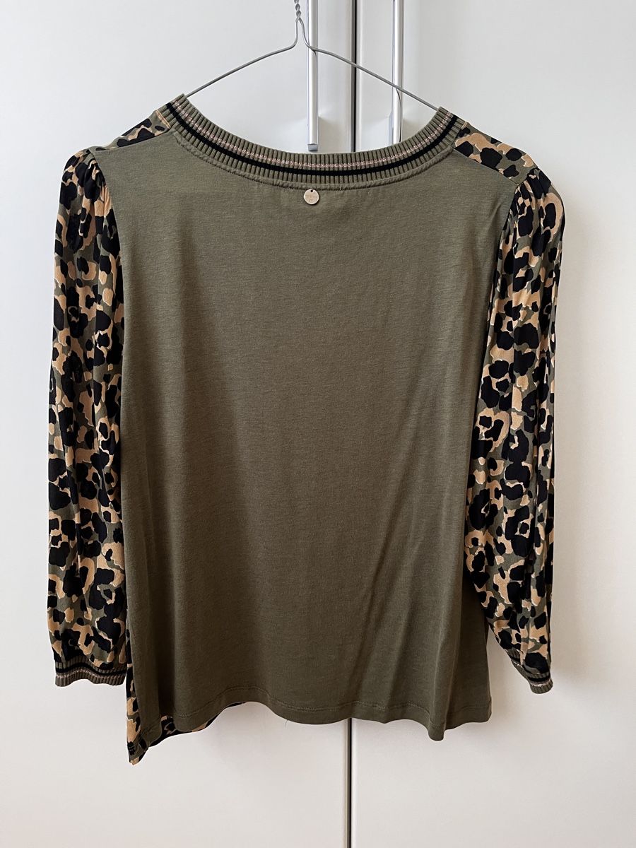 Rich & Royal T-shirt: Rich&Royal Shirt, Grösse S, Olive/Leopard – Usato da Zürich venduto da Kleanthy 1