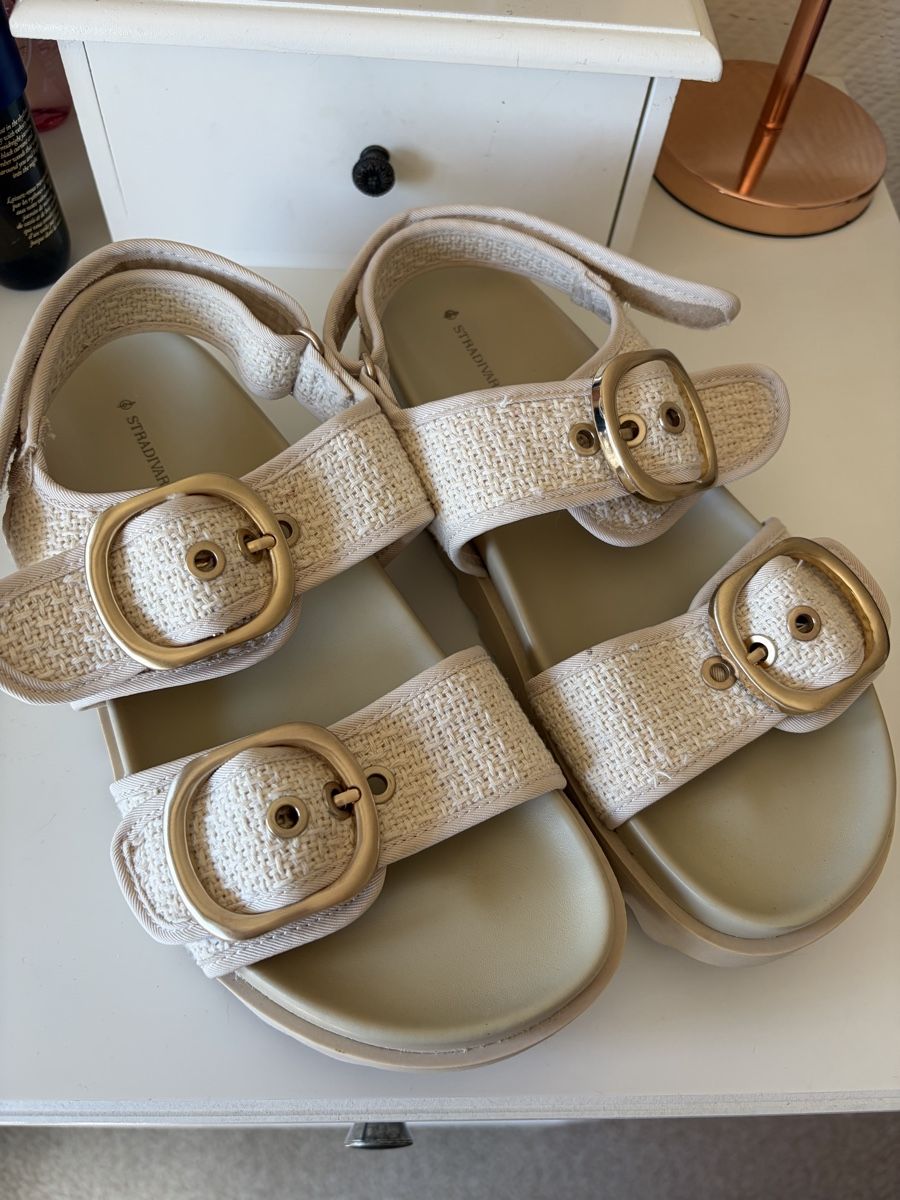 Stradivarius Damenschuhe: Stradivarius Sandalen Gr.39  – Gebraucht aus Basel von Brunner.T 1
