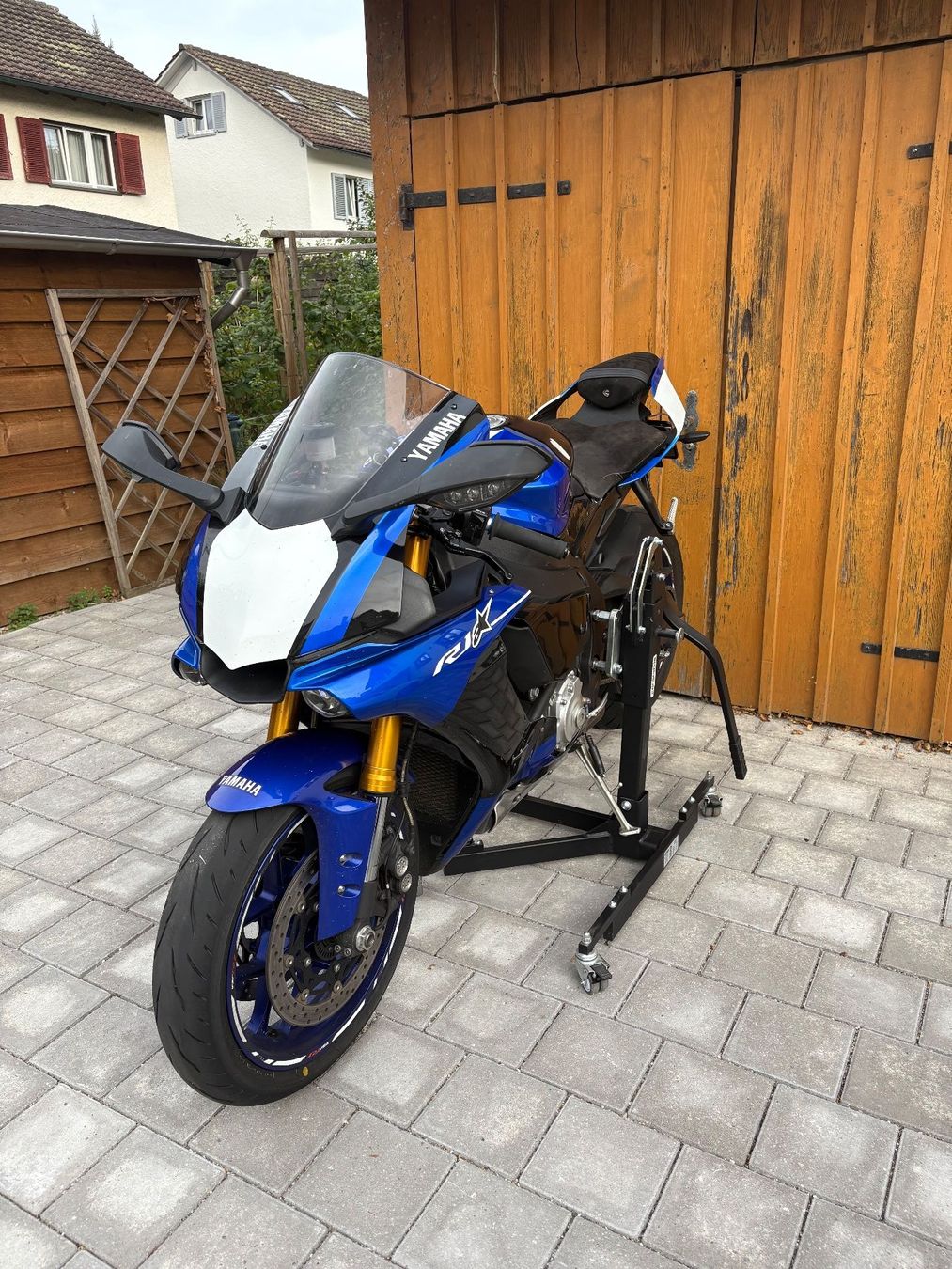 Yamaha Route: Yamaha R1 2016 + Zentralständer – D'occasion à Schaffhausen par T.h.e.o 6