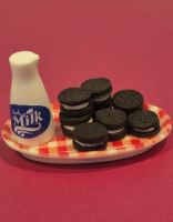 Oreo-Kekse mit Milch für Puppenhaus/Puppenstube