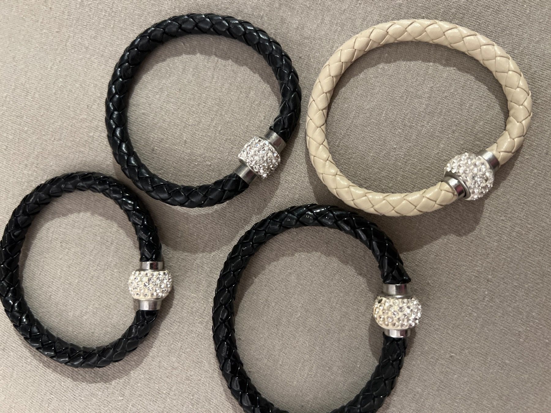 Bracciali & Braccialetti: Set von Armreifen -  4 Teile – Usato da Abtwil SG venduto da ale2002