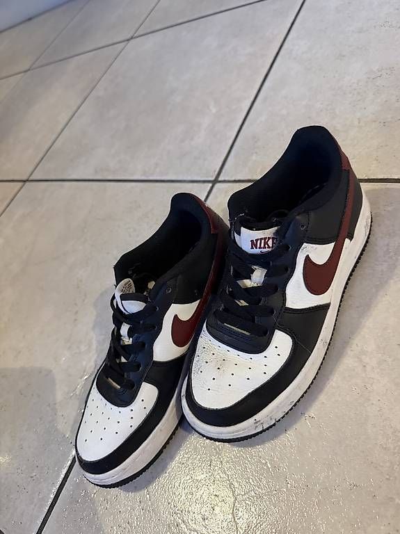 Scarpe da uomo: Nike Sneaker Low (Gr. 37,5) – Usato da Luzern venduto da Samira._. 1