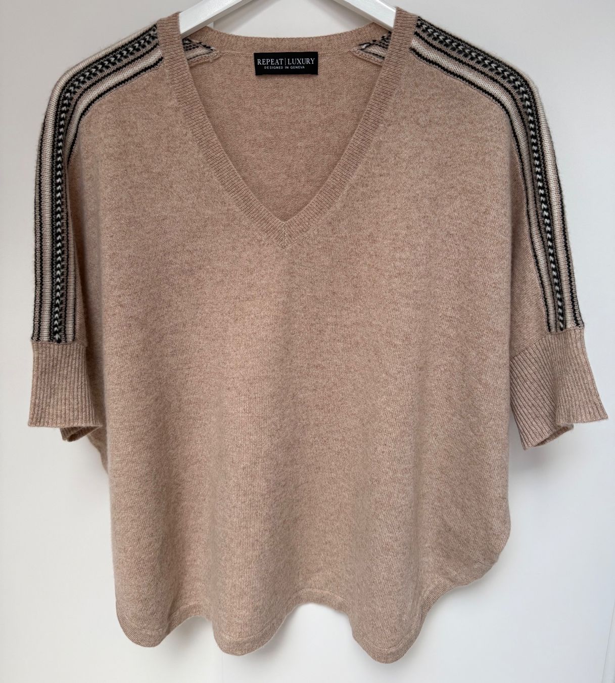 Repeat Maglioni & Felpe: Damen Pullover beige, one size, kurzarm  V-Ausschnitt neu – Nuovo (secondo la descrizione) da St-Sulpice VD venduto da Nnie