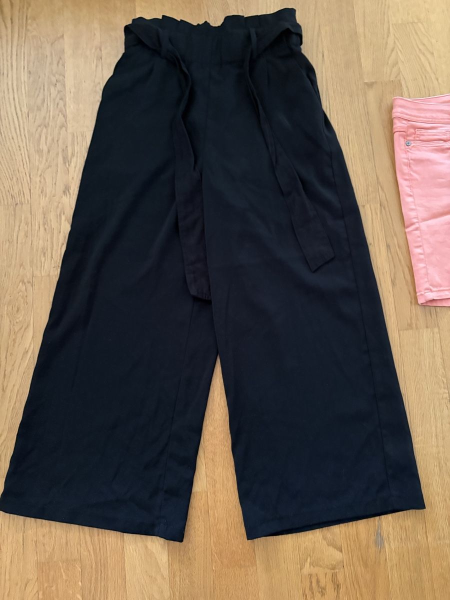 Lotti di vestiti: Shorts & Stoffhose Mädchen / Damen Gr. 34 – Usato da Beromünster venduto da msklef 8