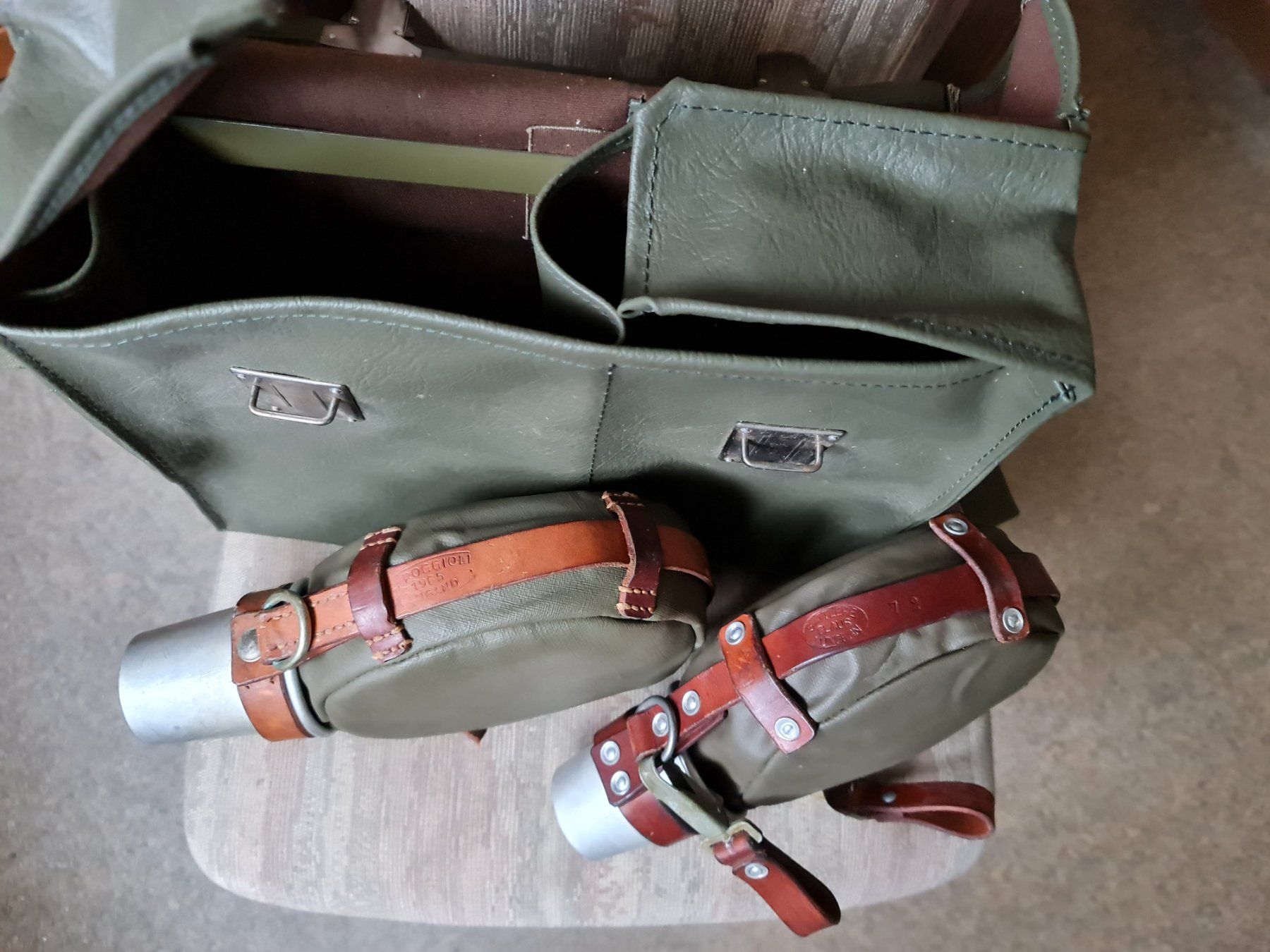 Borse: Zwei Lebelflaschen in Sanitetertasche – Usato da Sins venduto da tomeks 2