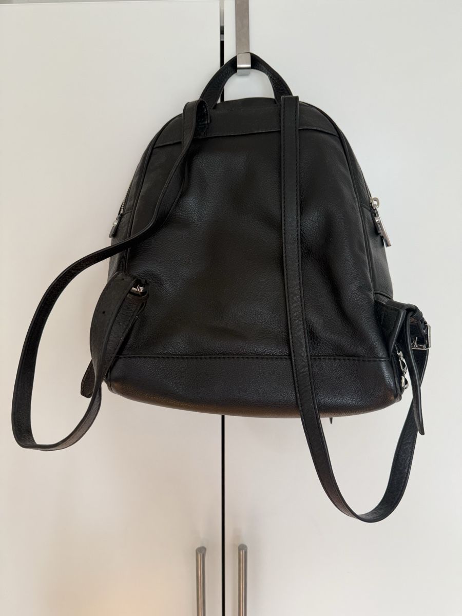 Michael Kors Zaini: Michael Kors Rucksack schwarz mit Metall Elementen – Usato da Eglisau venduto da Nic1906 3