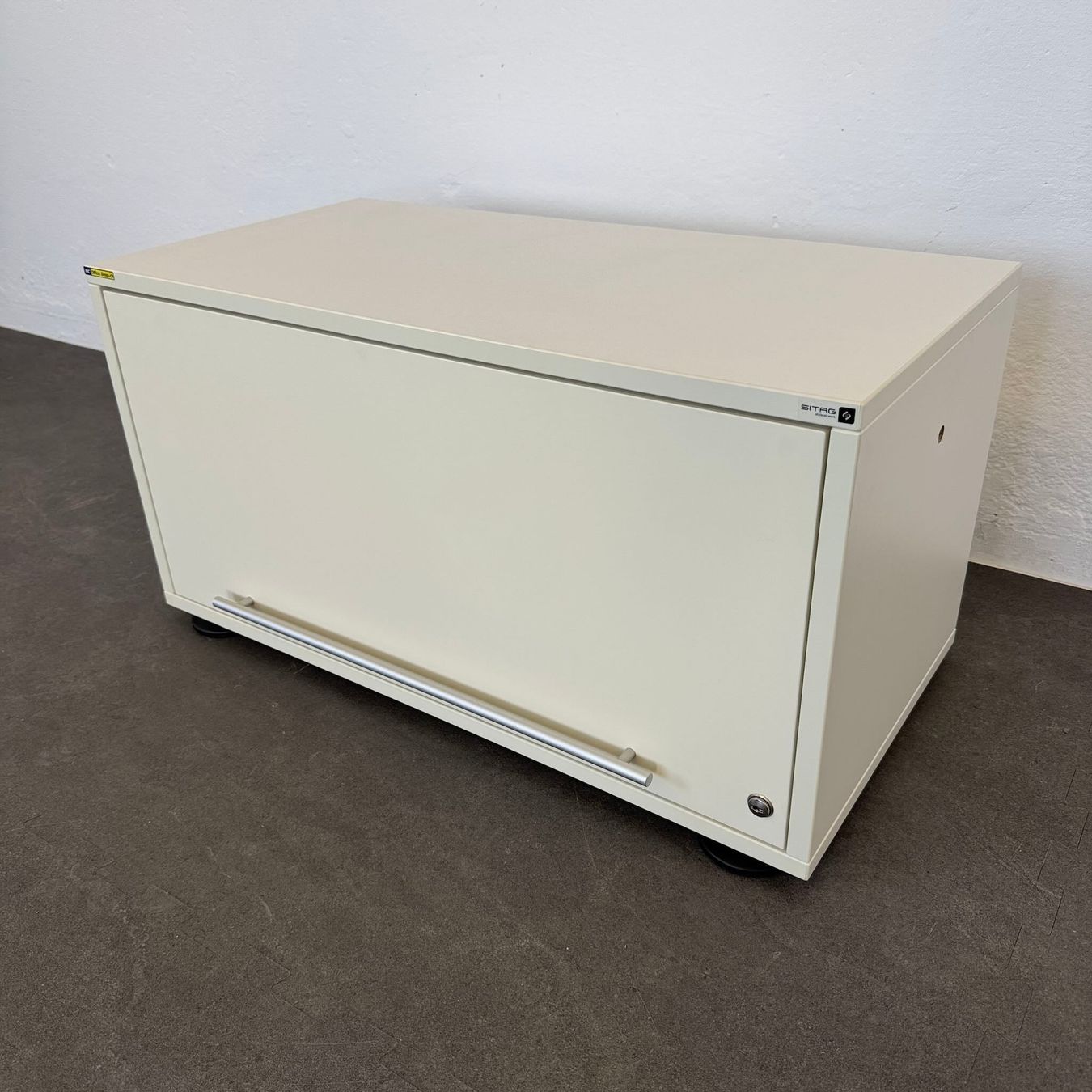 Armadi: Sitag MCS Sideboard Modul mit Klappe - ohne Schlüssel – Usato da Schönenwerd venduto da mcofficeshop 4