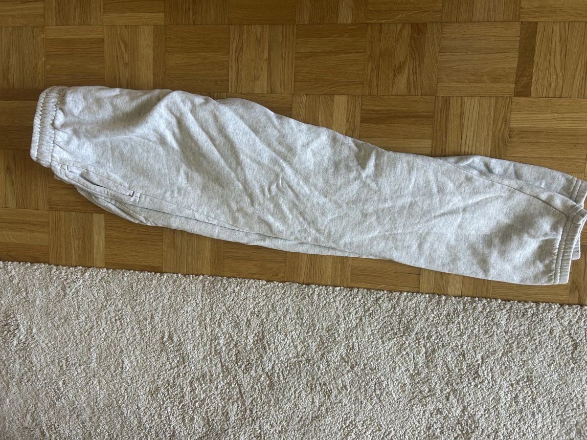 Champion Pantaloni: Champion grey sweatpants  – Usato da Zürich venduto da ori_9dcy 3