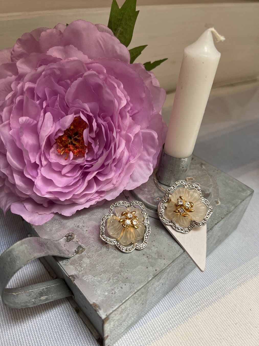 Ohrringe & -stecker: Schöne blumige Ohrclip – Gebraucht aus Seon von Sunny-Schmuck78