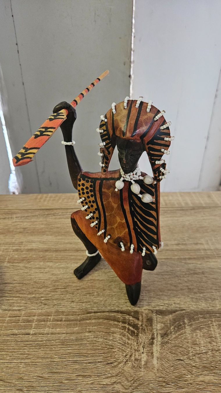 Statuette: Statua africana in legno – Usato da Melano venduto da H-Sara