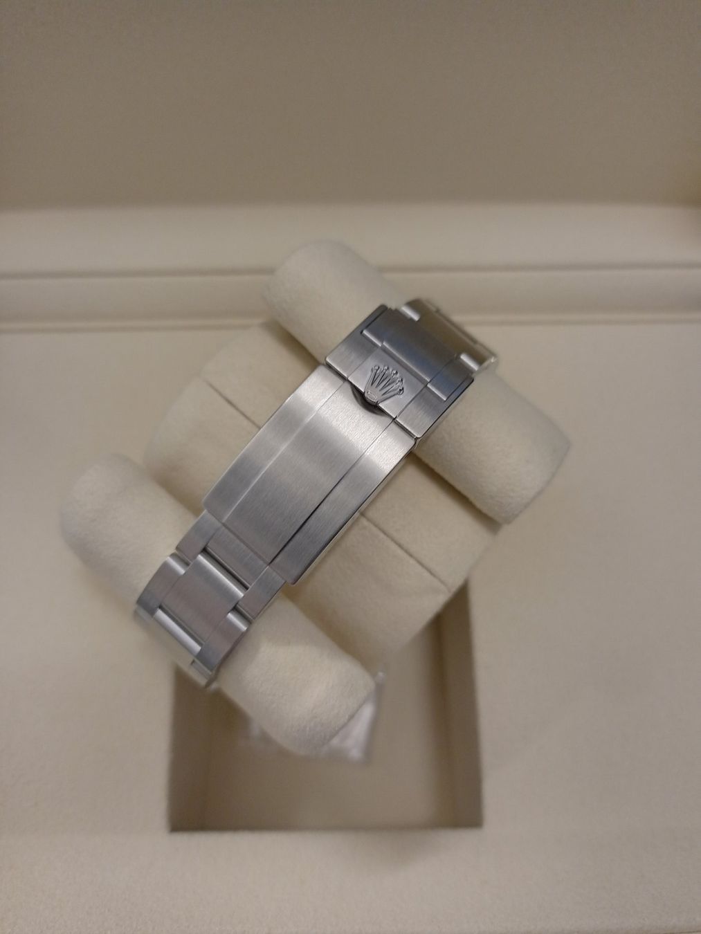 Rolex Uhren: NEU Rolex Explorer 36 mm 124270 – Neu und originalverpackt aus Gundetswil von Kirekt 1