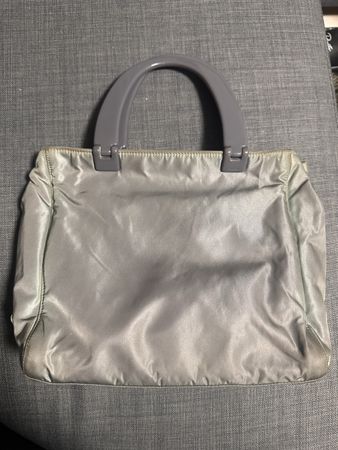 Prada vintage originale, borsa a mano in tessuto argentato ✨