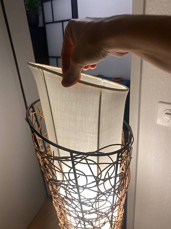 Lampes: Wunderschöne Stehlampe – D'occasion à Sursee par car_b8zw 1