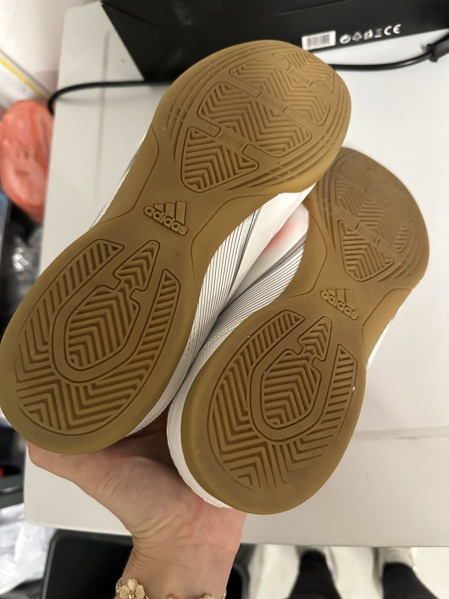 Adidas Scarpe da uomo: Adidas Hallenschuhe – Usato da Affoltern am Albis venduto da avu_8kpq 1