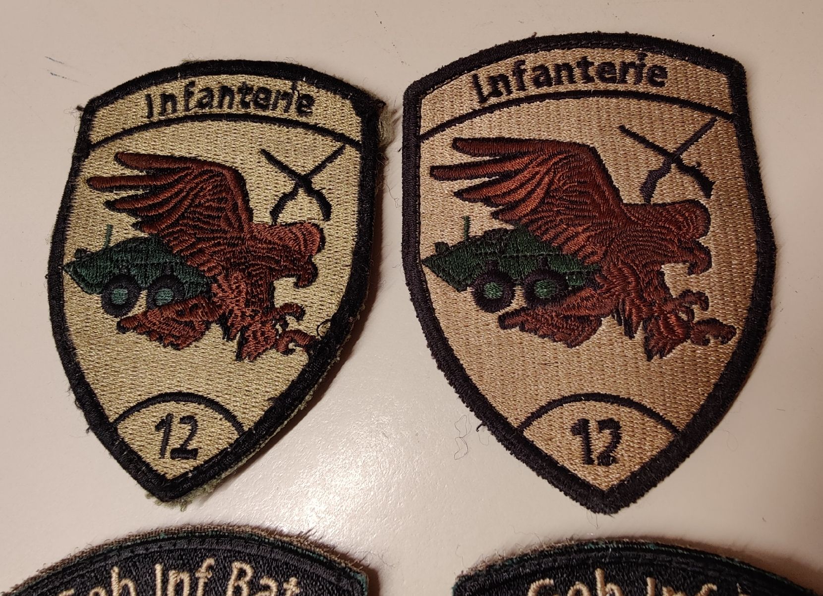 Armée suisse Plaquettes & Badges: 4 Schweizer Armee Abzeichen – D'occasion à Bazenheid par hummy1000 1