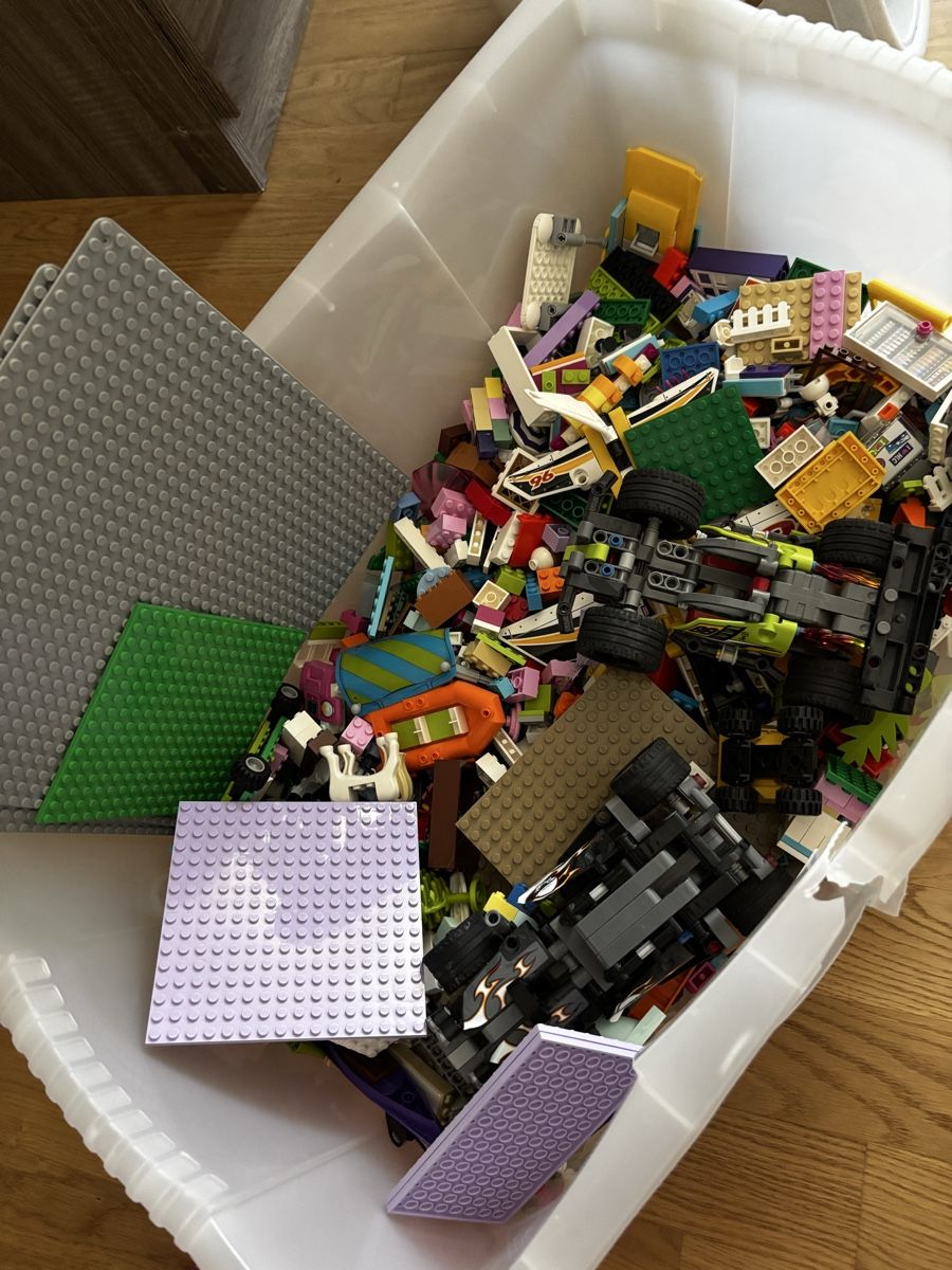Lego Spielzeuge: Kiste voll mit Legos – Gebraucht aus Rünenberg von ZwergLi100