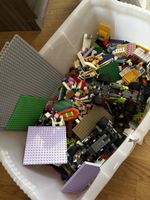 Kiste voll mit Legos