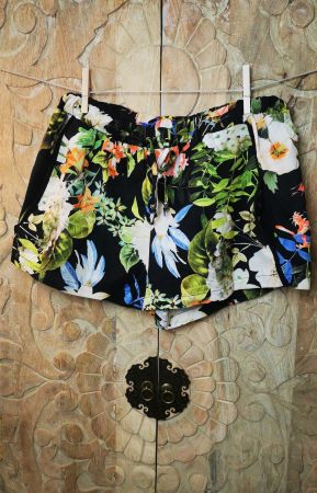 Kurze Sommerhose / Shorts Bermuda Blumenmuster - 38 / M