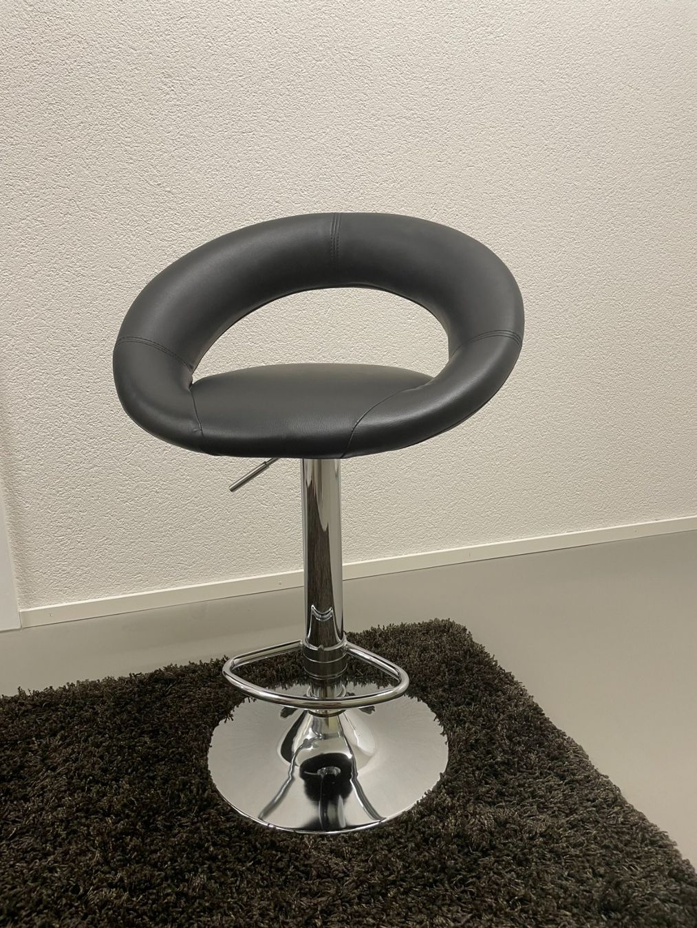 Tabourets: 3 Barhocker schwarz – D'occasion à Chur par algin