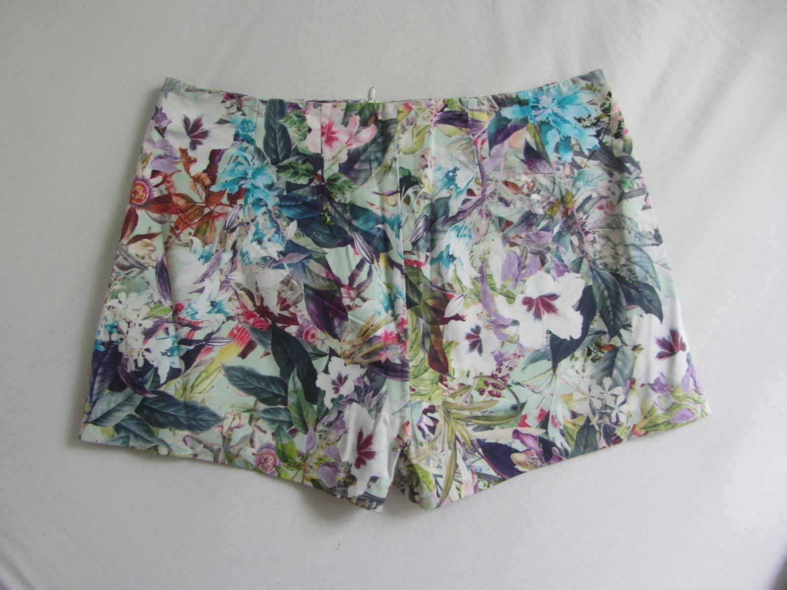 Zara Pantaloni: ZARA - Shorts bunt geblümt S – Usato da Zürich venduto da Diazaio