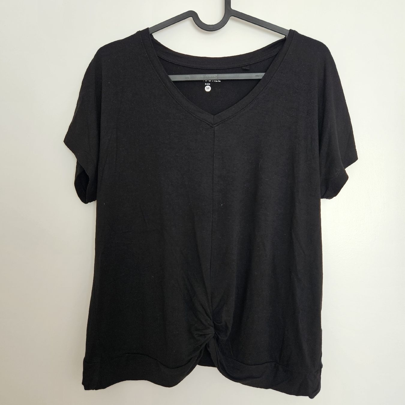 T-Shirts: T-Shirt mit Knoten, schwarz – Gebraucht aus Bern von naaa000xci