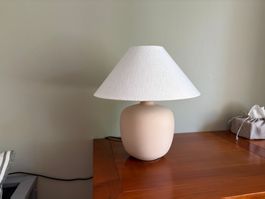 Audio Keramik-Tischlampe «Torso» – sand/off white