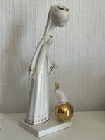 Décoration la reinte et la grenouille en porcelaine