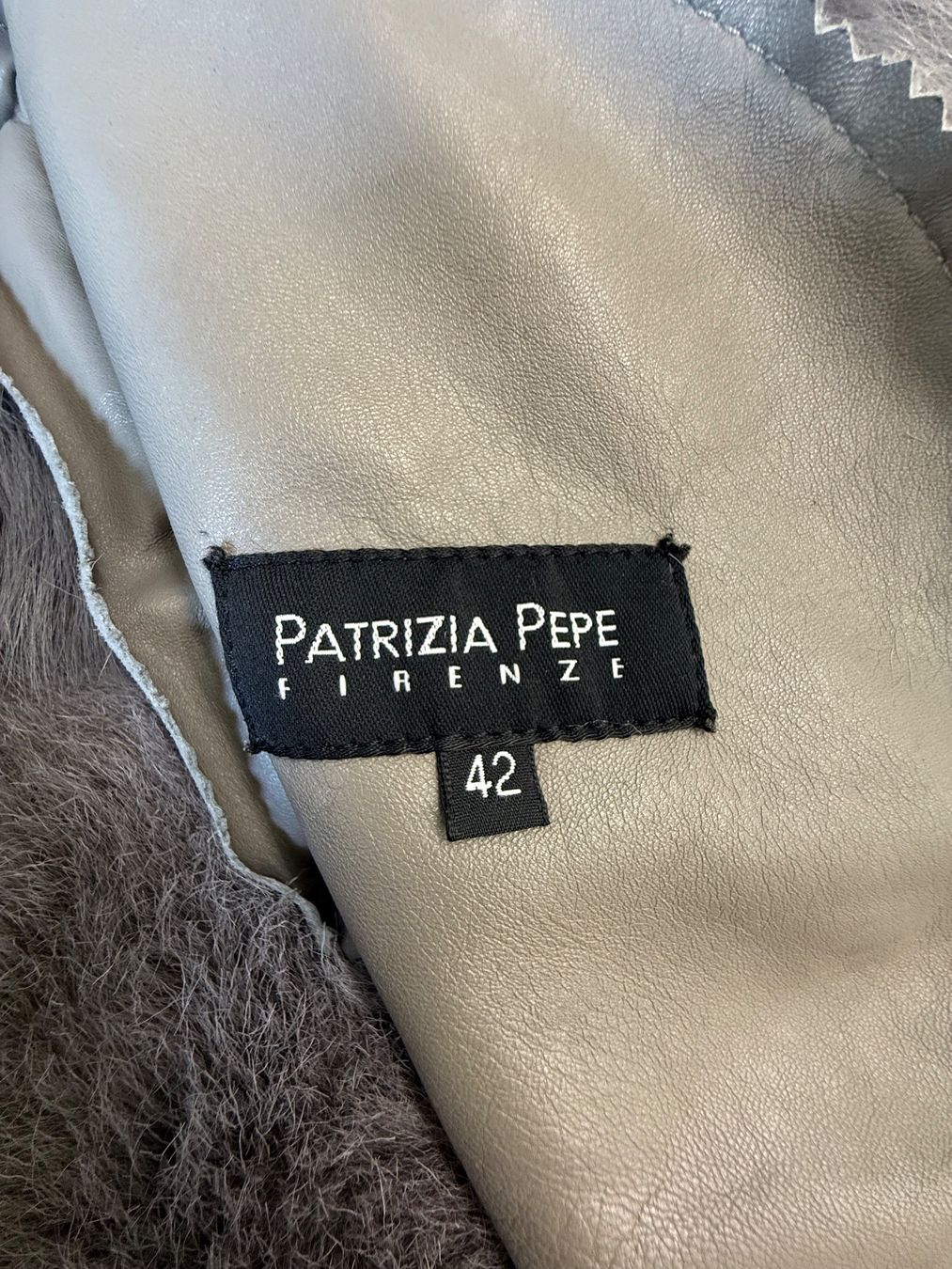 Patrizia Pepe Manteaux: Lammfellmantel – D'occasion à Oberwil-Lieli par Laeber 5
