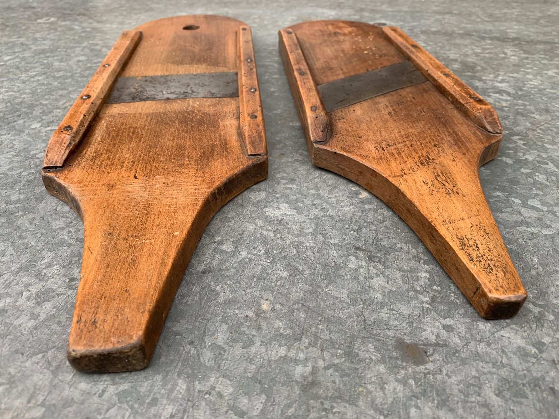 Tutti gli attrezzi: 2 schöne antike Schneidbretter aus Holz – Usato da Feldbach venduto da Olive1 4