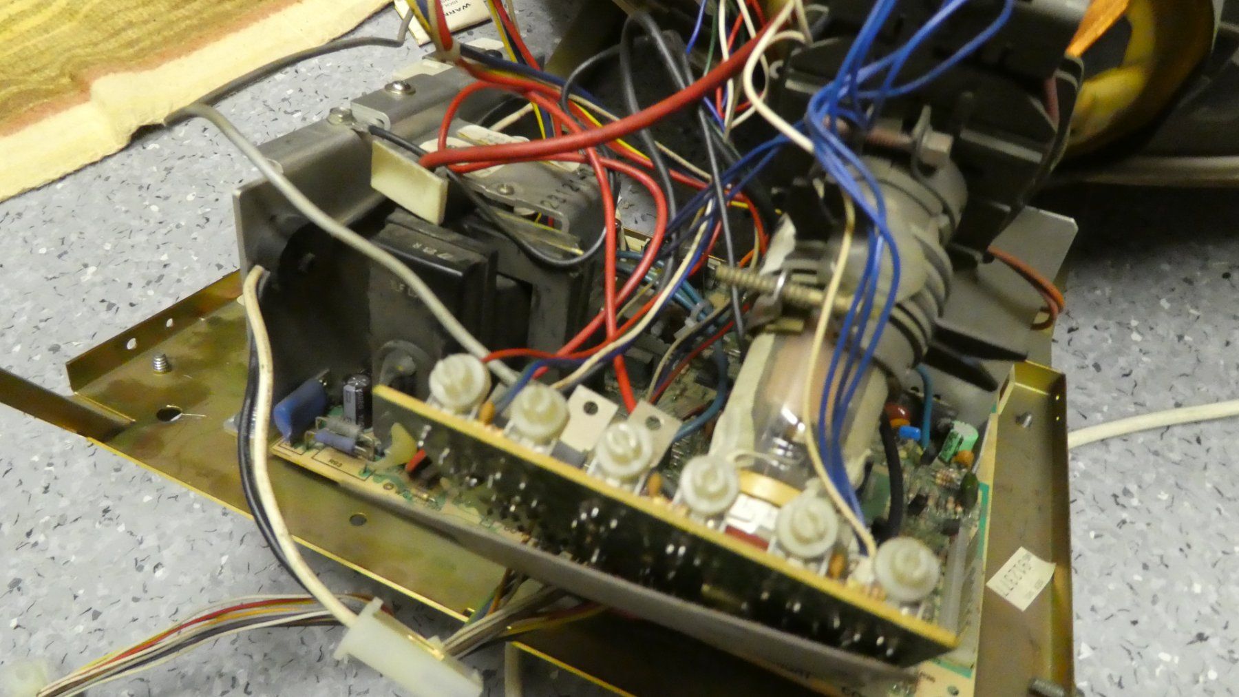 Slot Machine: Arcademonitor Wells Gardner "25K7191" (Area 51 etc.) – Usato da Lausen venduto da Vectrex1 1