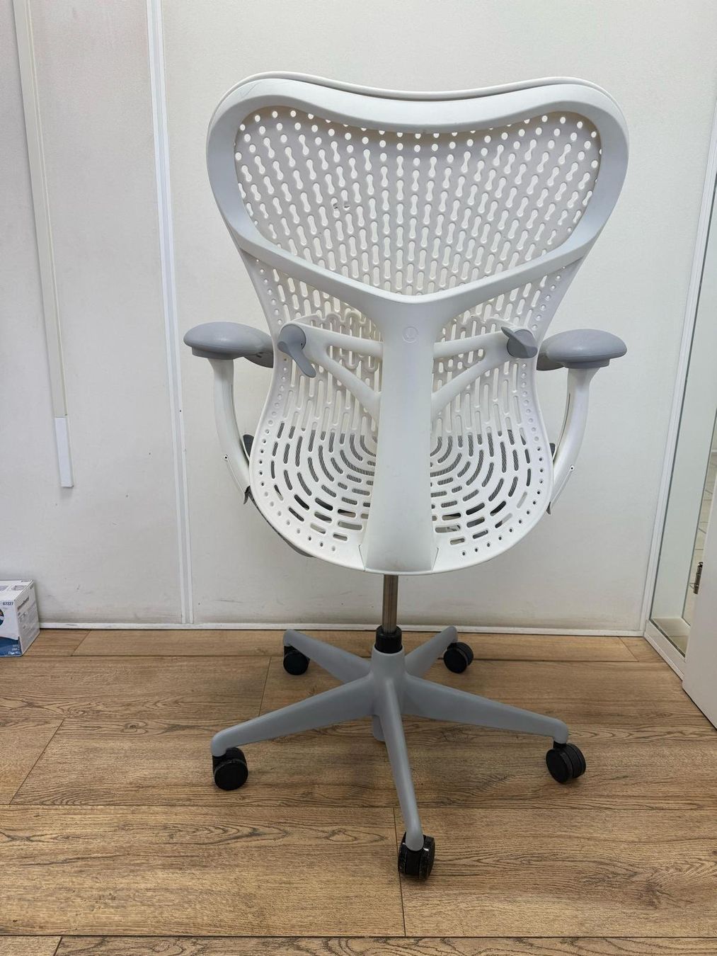 Herman Miller Chaises: Herman Miller Mirra 2 Alpine – D'occasion à Purmerend par Offeco 3
