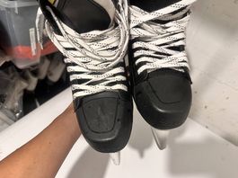 EU 43 Bauer Schlittschuhe