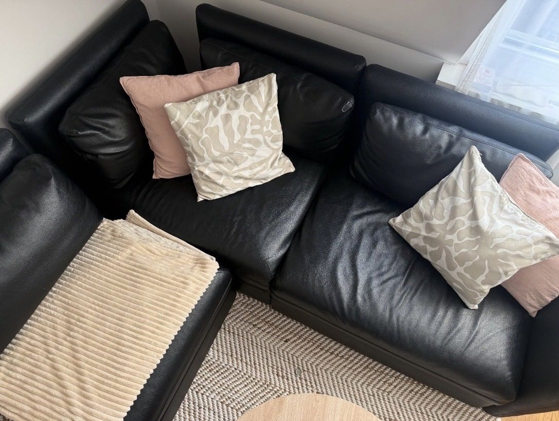 Ikea Divani: IKEA Ecksofa schwarz – gepflegt & bequem – Usato da Zürich venduto da noemiassunta 2