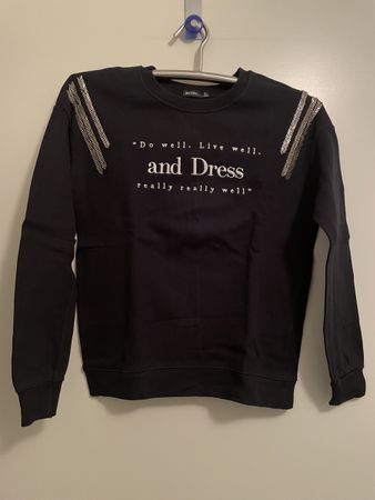 Sweat-shirt Bershka noir avec décorations, taille S