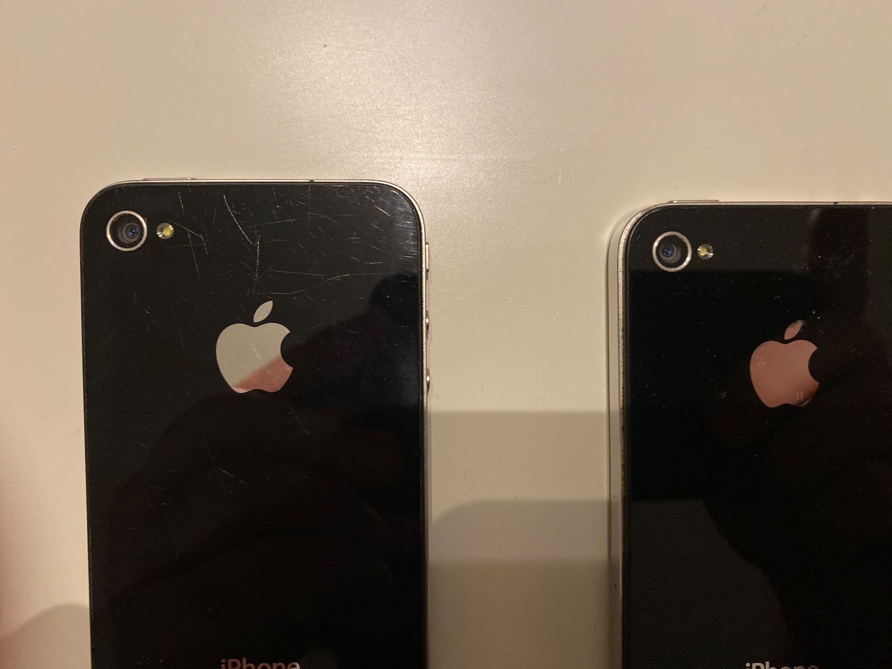 Apple Portables: 2 x Iphone 4 – D'occasion à Kriens par saleworld 4