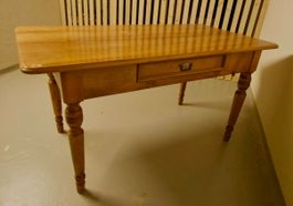 Massiver Kirschholztisch mit grosser Schublade – 150 x 80 cm