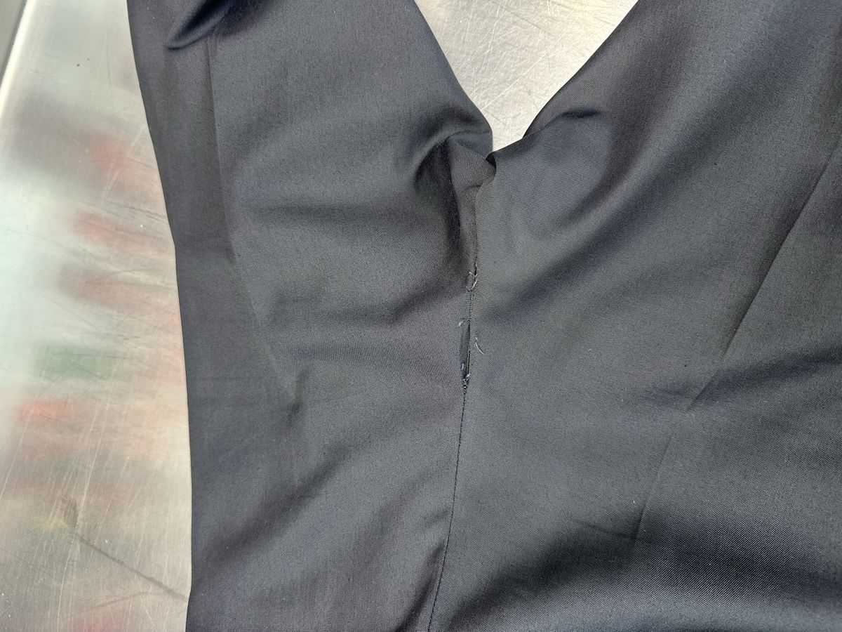 Completi, tute sportive e funzionali: Anzug Herren Guy Laroche schwarz – Usato da Schwende venduto da weesli 5
