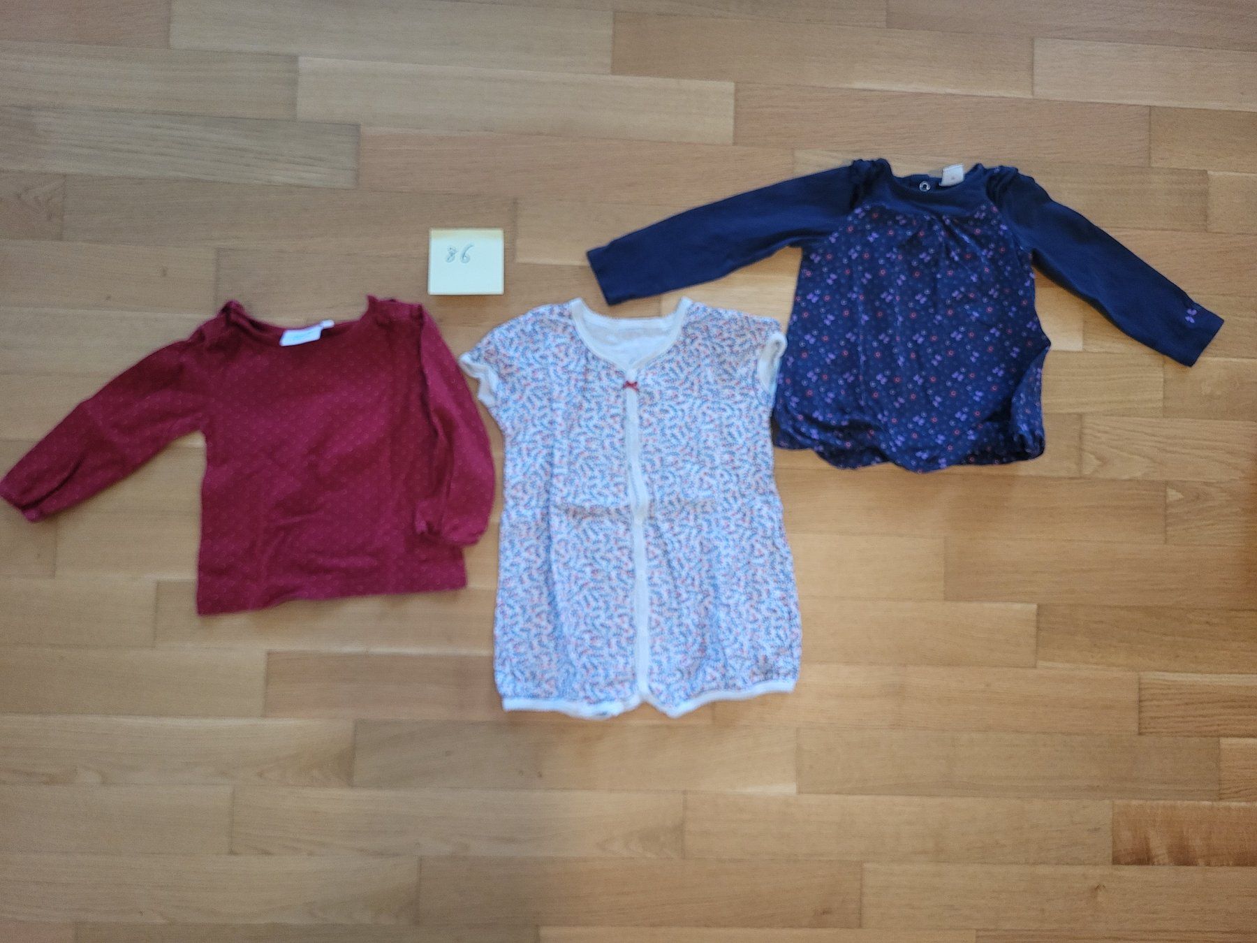 Kleiderpakete & -sets: Oberteile gr 86 x3 – Gebraucht aus Schlieren von 17JB