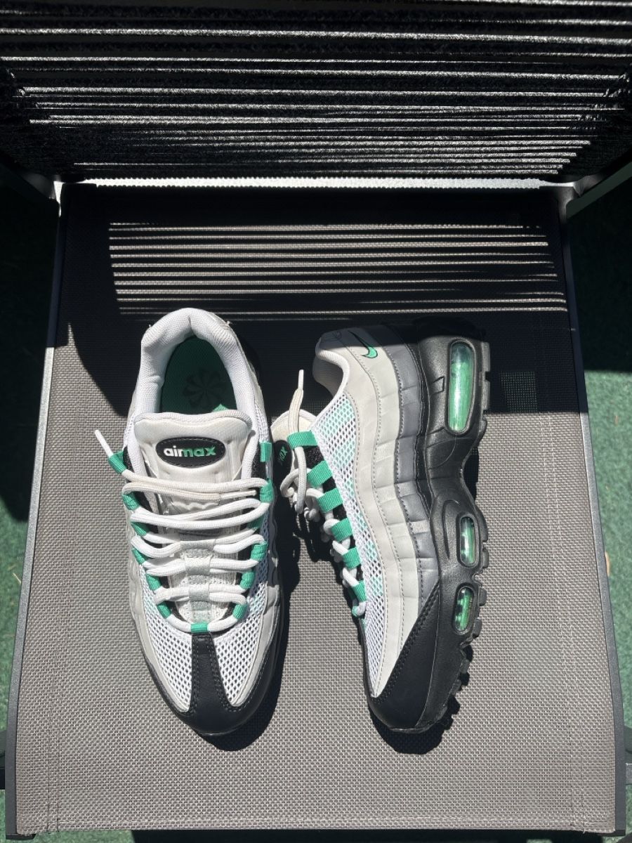 Nike Scarpe da uomo: Nike Air Max 95 Vert / Blanc / Noir EUR 40 – Usato da Sion venduto da xmittaz