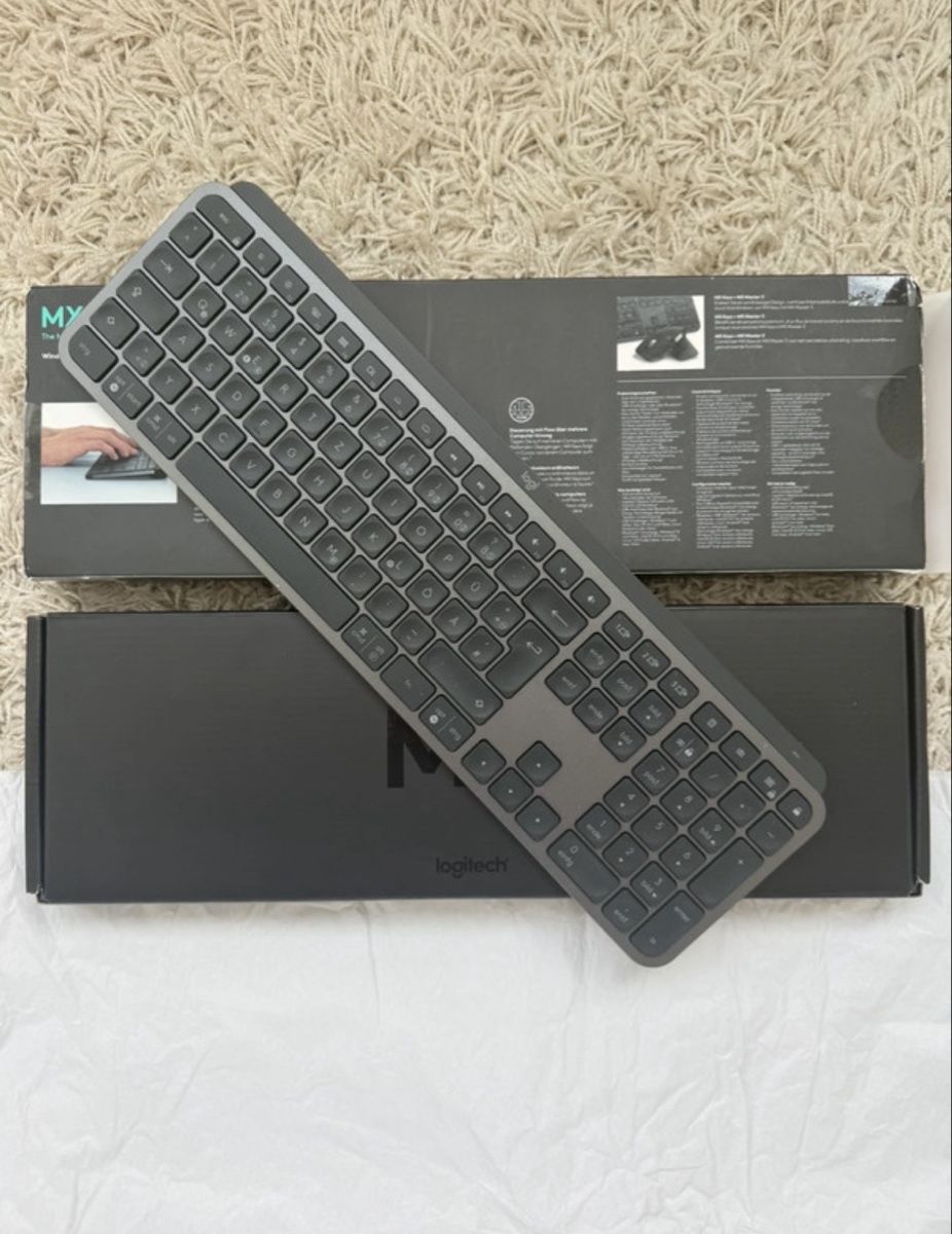 Logitech Tastaturen: Clavier Logitech MX Keys S sans fil – Neu (gemäss Beschreibung) aus Lausanne von Kallista-Atelier